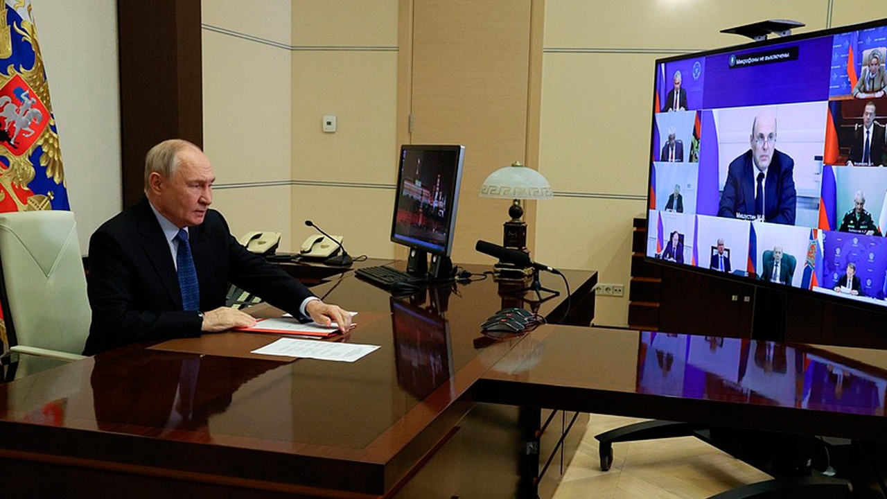Путин обсудил с Совбезом меры по нейтрализации угроз безопасности