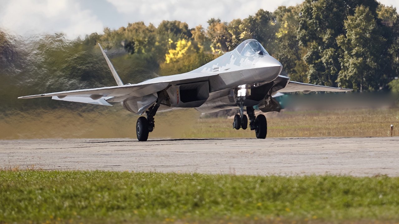 Войска получили партию самолетов Су-57 в новом техническом облике