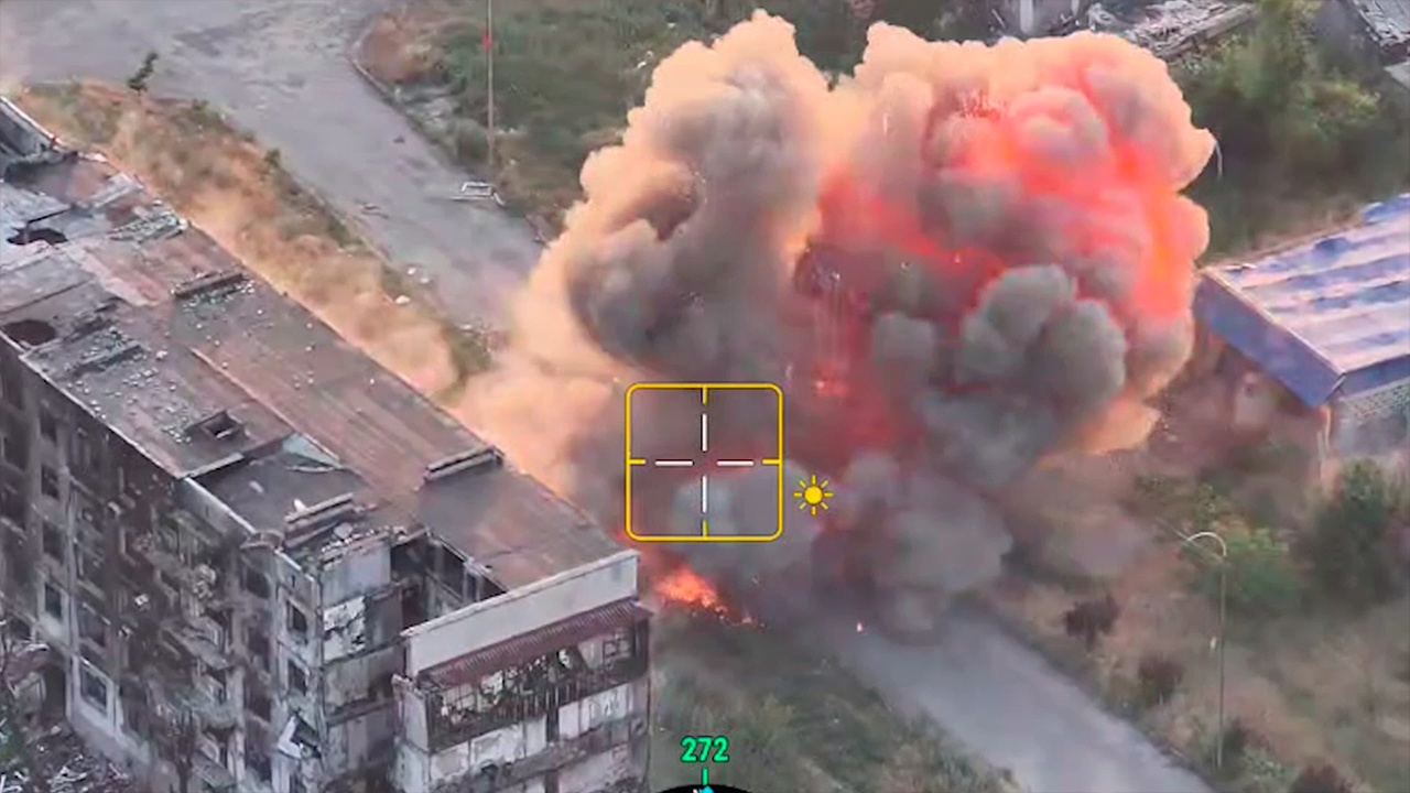 Опубликованы кадры ликвидации дронами боевиков ВСУ в Добропольском котле