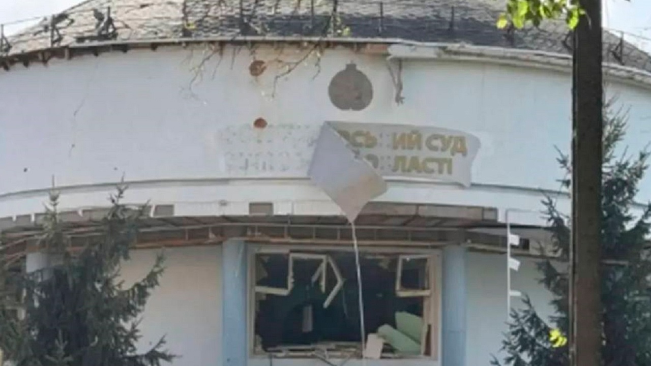 ВС РФ ударили по зданию областного суда в Сумах