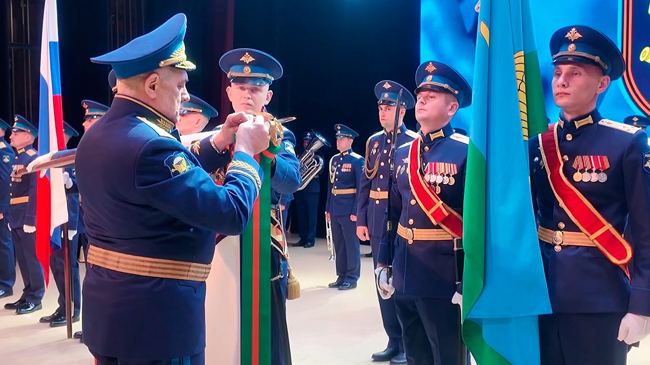 Гвардейскому артиллерийскому полку ВДВ присвоили орден Суворова