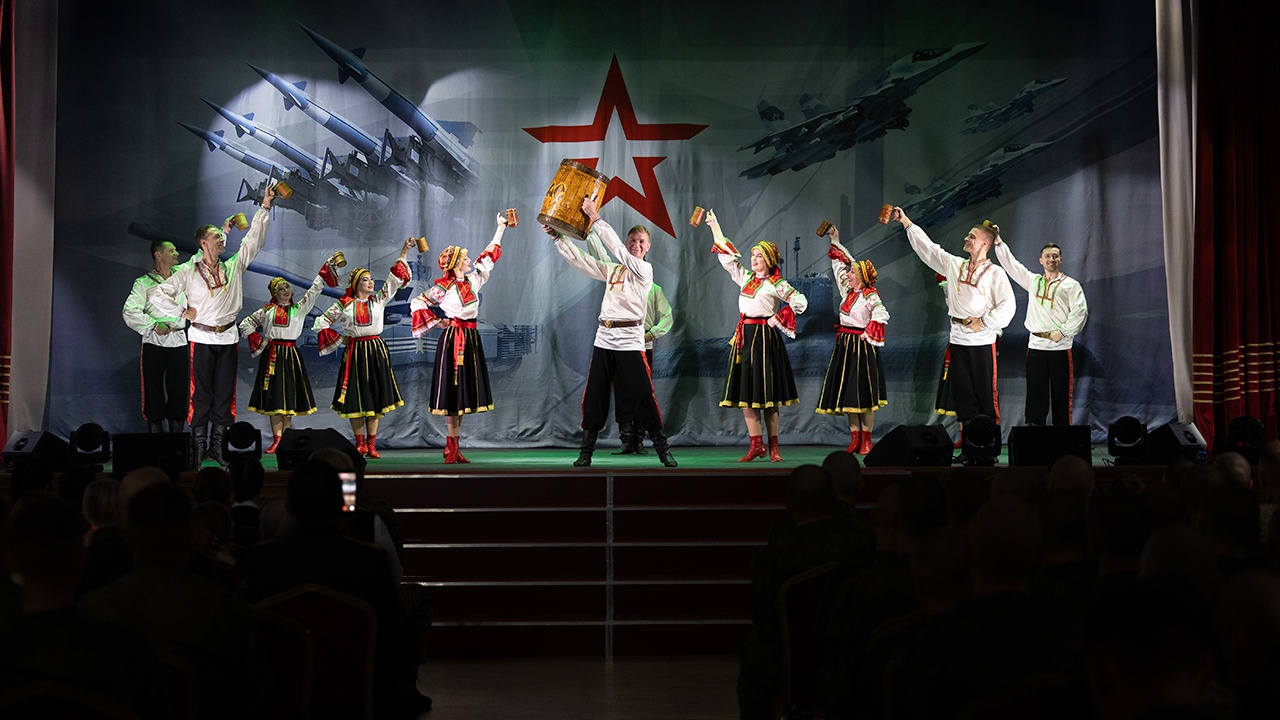 Орловский ансамбль «Славица» выступил перед военнослужащими в Москве