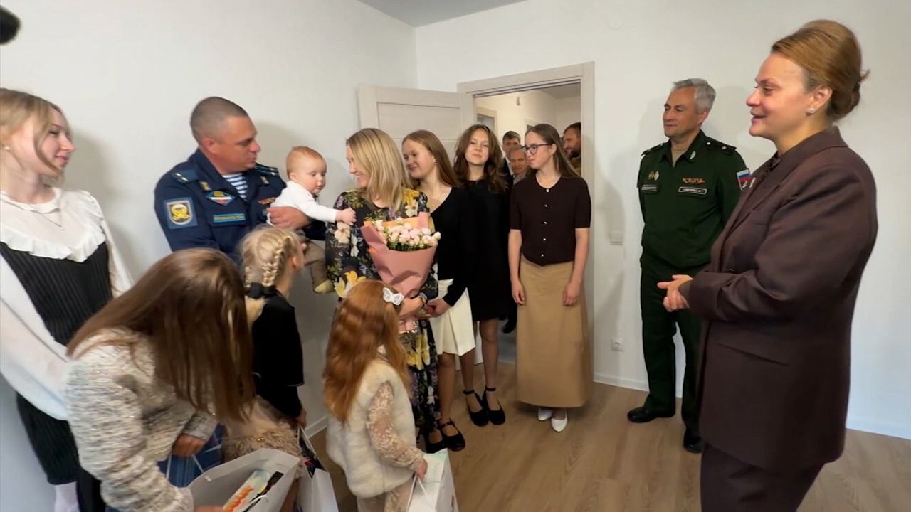Цивилева поздравила с получением служебных квартир отца восьмерых детей