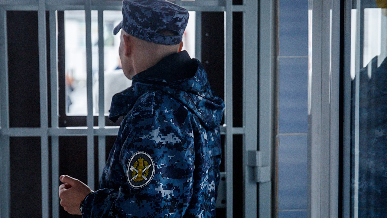 ФСИН раскрыла подробности нападения осужденного на конвой в поезде