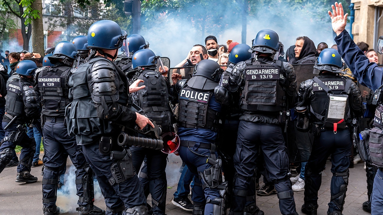 Иран отчитал посла Франции за подавление протестов в Париже
