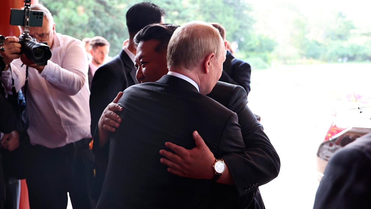 Ким Чен Ын в день 74-летия Путина заверил его в неизменной поддержке РФ 