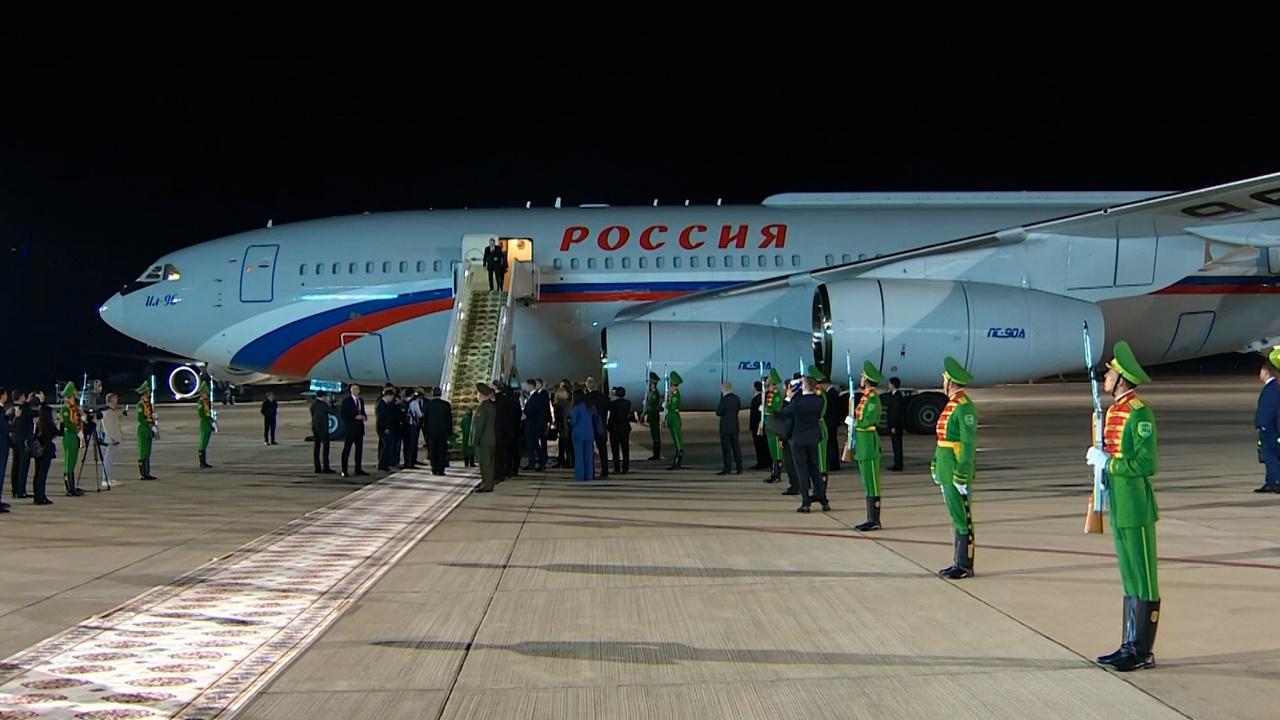Путин прибыл в Туркмению с рабочим визитом