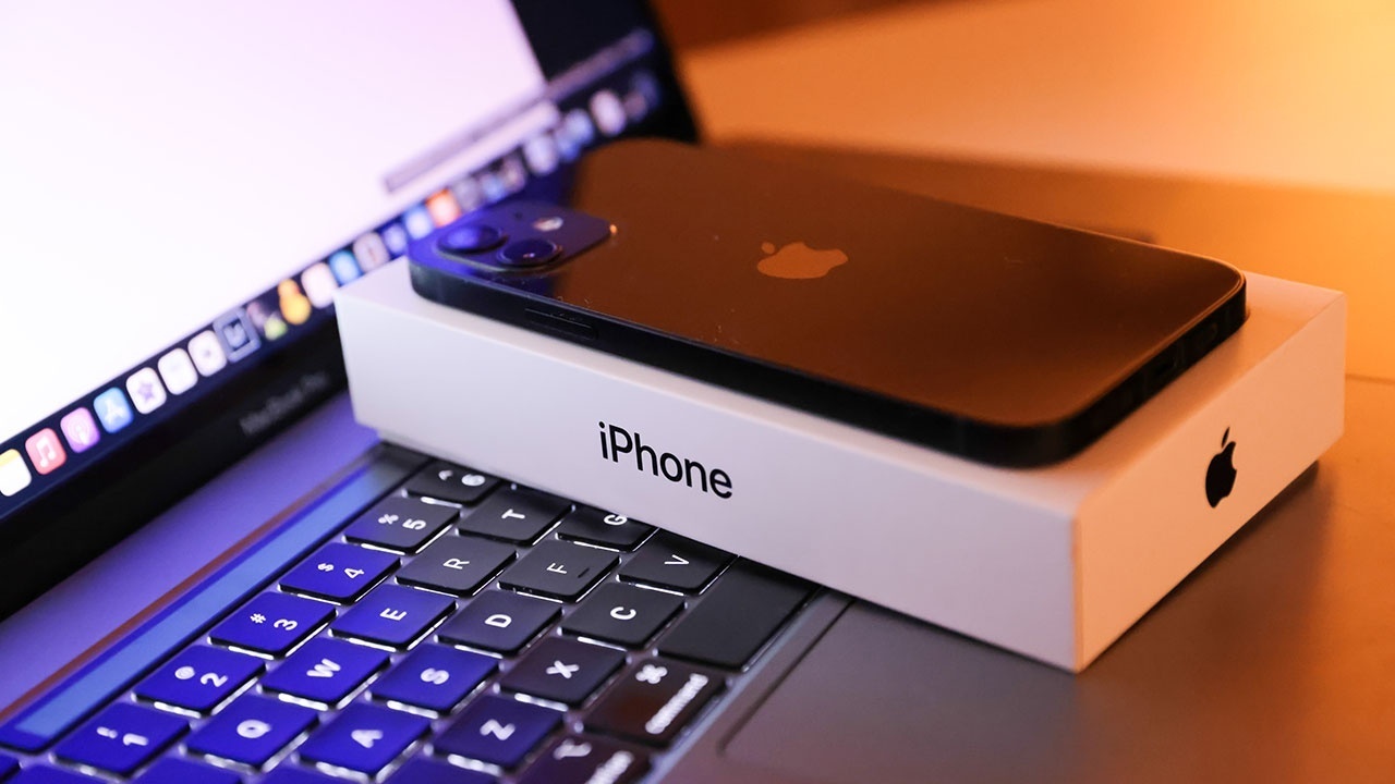 Bloomberg: Apple 27 октября презентует MacBook с сенсорным экраном