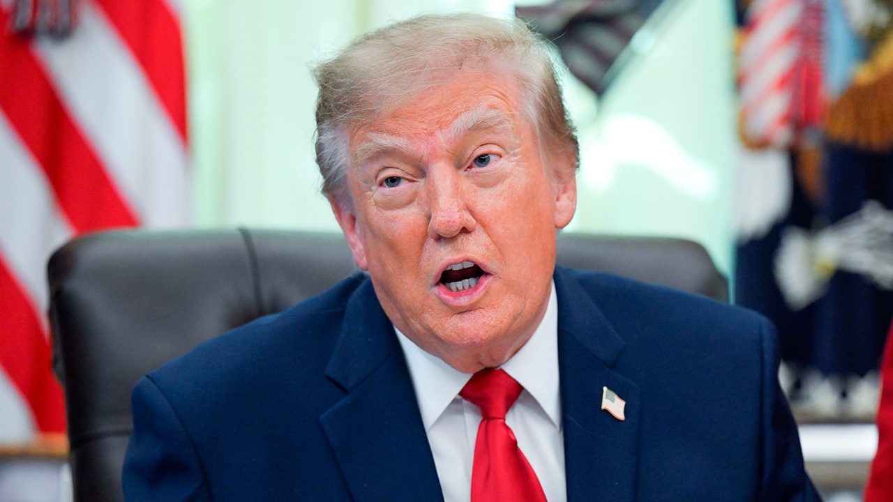 Трамп заявил, что пришло время сменить президента на Украине