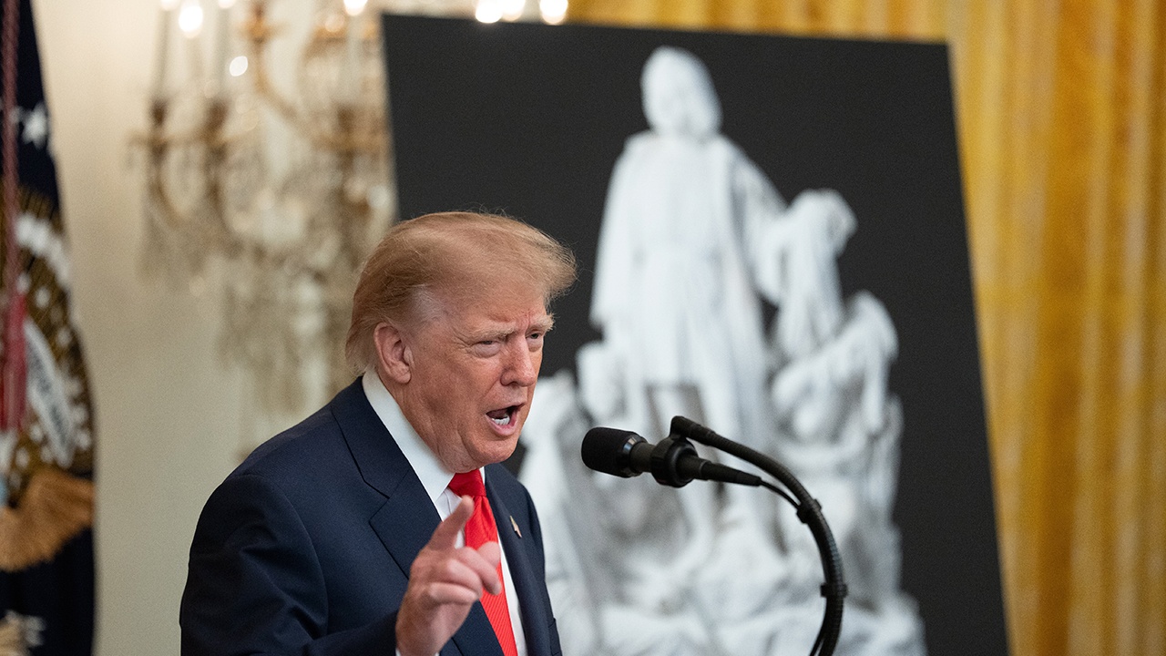 Трамп заявил о необходимости провести выборы на Украине