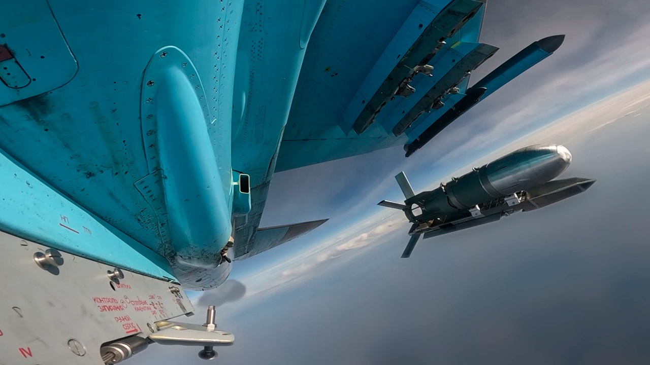 Экипаж Су-34 нанес бомбовый удар по позициям ВСУ в зоне группировки «Запад»