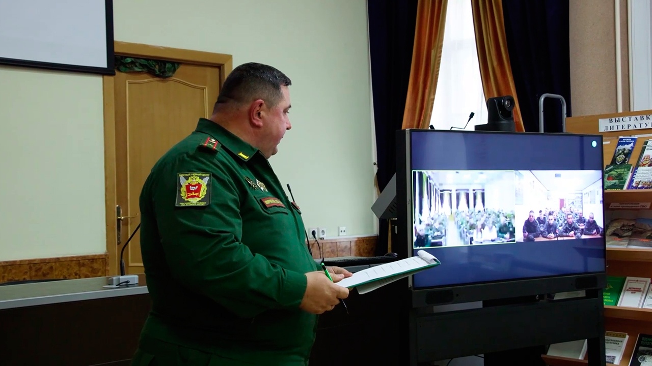 Студенты вузов пообщались с дроноводами группировки «Запад»