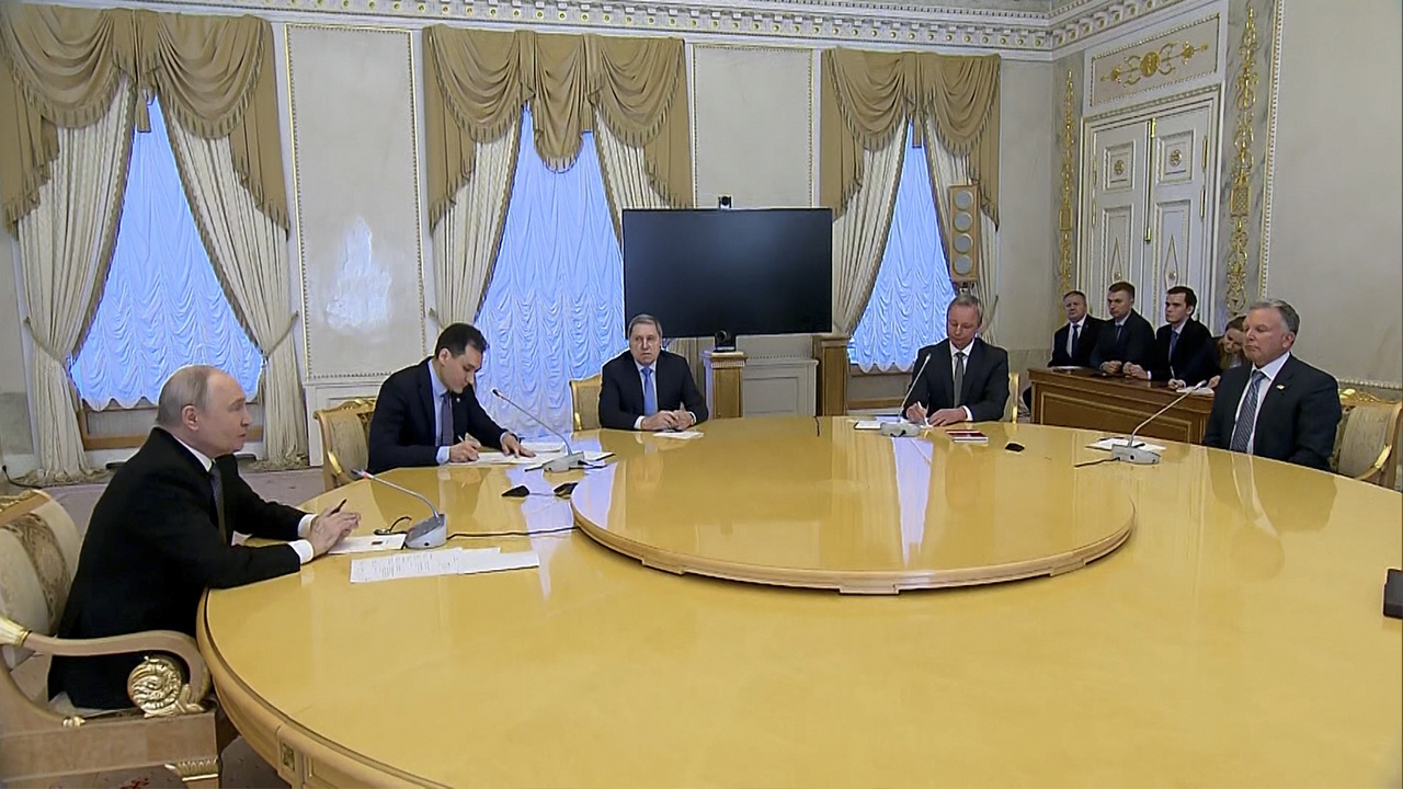 Путин завершил трехчасовую встречу с Уиткоффом