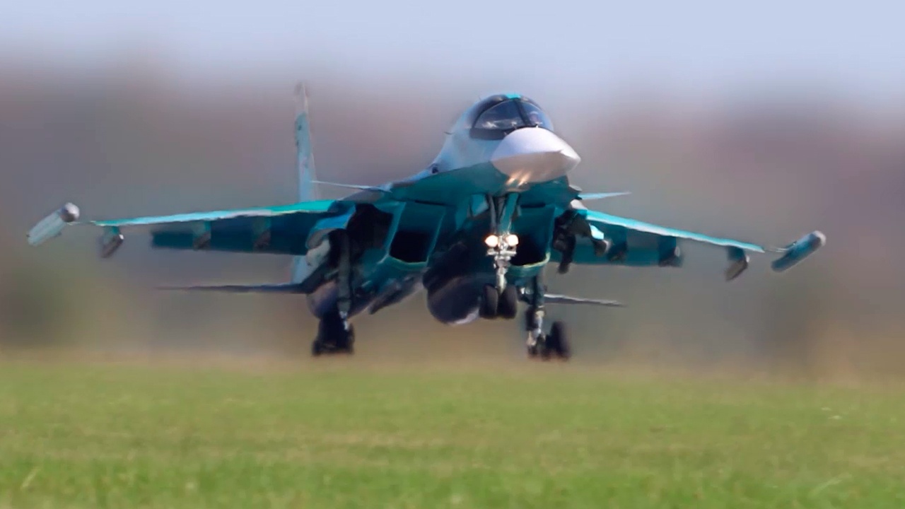 Экипаж Су-34 разнес пункт управления украинскими дронами в зоне СВО 