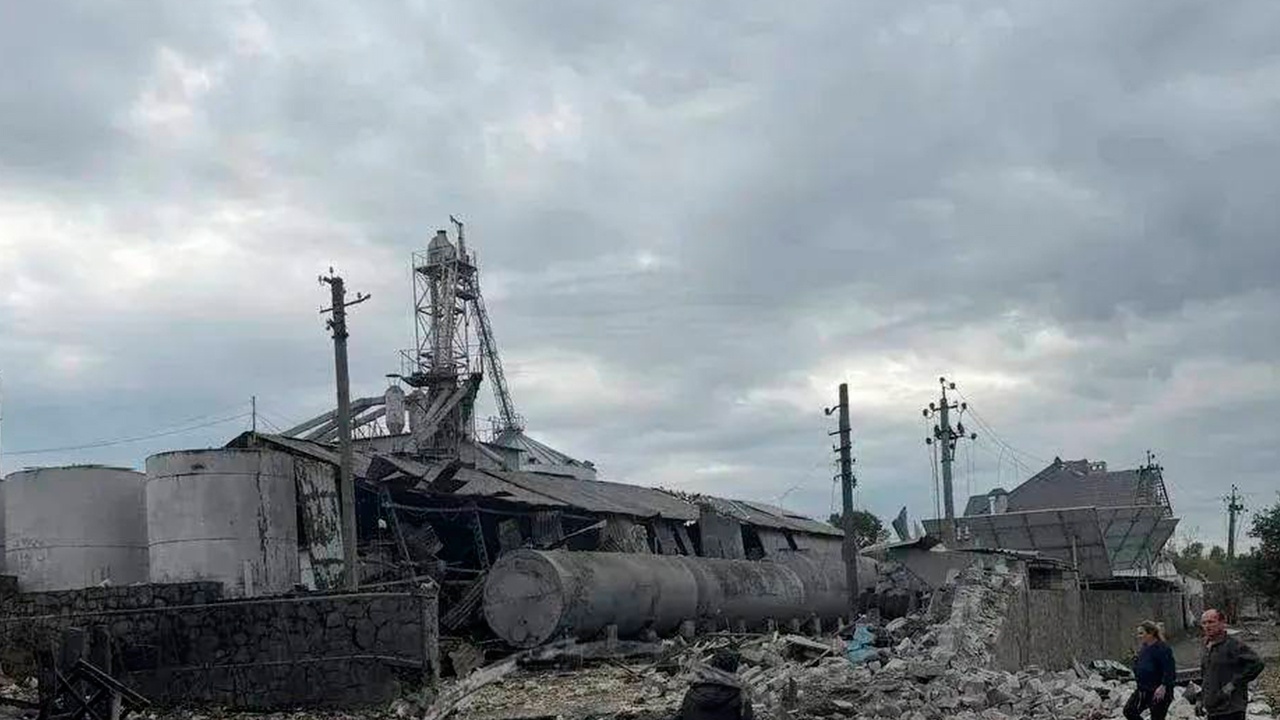 Российские войска ударили по складам известкового завода в Запорожской области