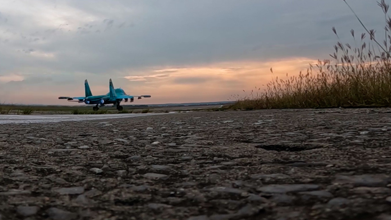 Экипаж Су-34 разрушил замаскированный опорный пункт ВСУ 