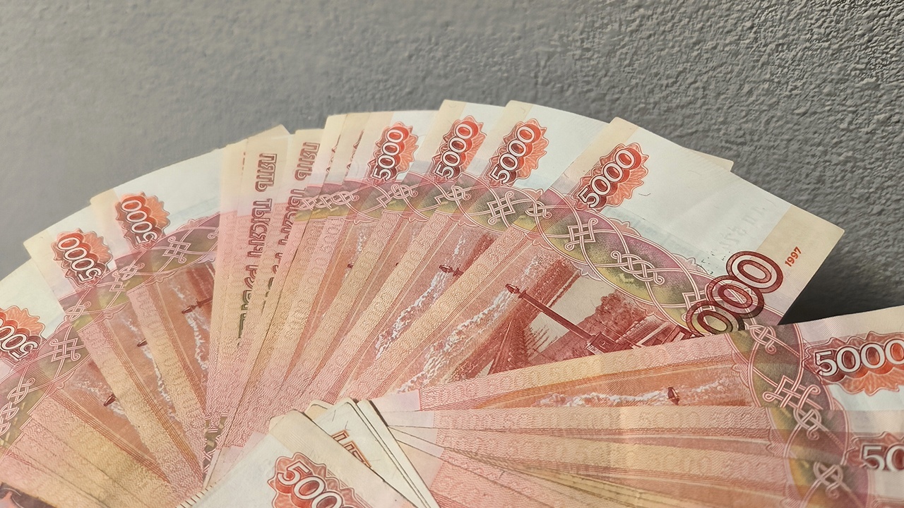 В России зарплаты специалистов выросли за год на 20%