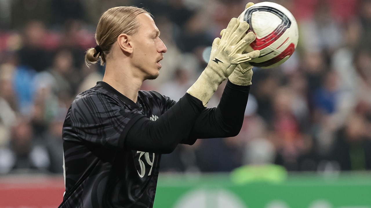 Сафонов стал четвертым в голосовании France Football за лучшего вратаря
