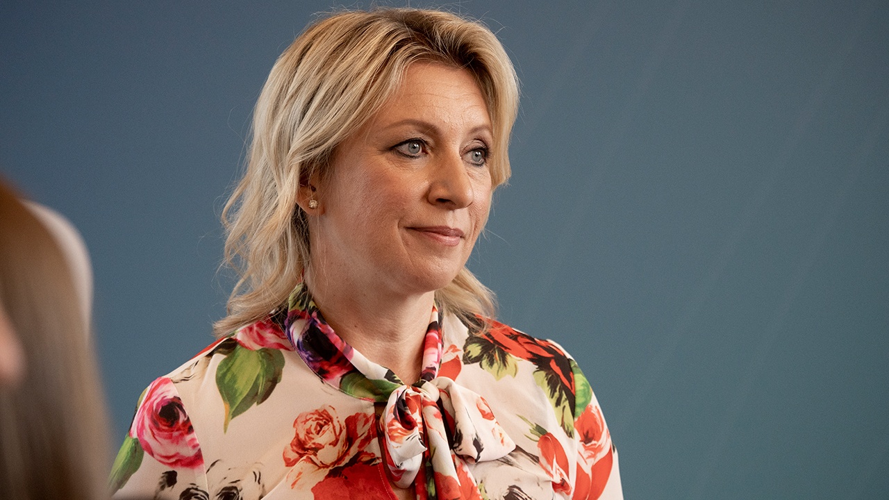 Захарова назвала слова Сикорского о Лаврове самыми неловкими в его истории